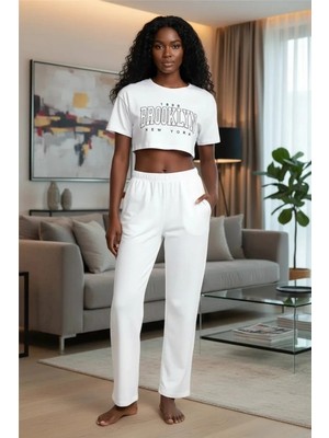 Çamaşır Kenti Kadın Beyaz Baskılı Crop T-Shirt Pantolon Takım %100 Pamuk Rahat 2’li Set