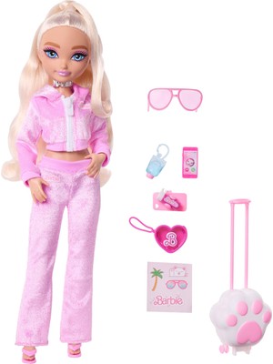Myg Plus Barbie Dream Besties Malibu Weekend Outdoor, Pembe Sweatshirt ve Parmak Arası Terlikli, Uzun Sarı Saçlı Bebek Seyahat Temalı Kıyafet ve 7 Aksesuar Dahildir, JMV16