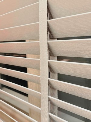 Burada Bulabilirsin Özel Jaluzi Özel Jaluzi Açık Gri 50 mm Ahşap Görünümlü Jaluzi 140X200, 455