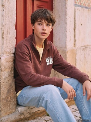 Lc Waikiki Yeni Sezon Kahverengi Dik Yaka Baskılı Erkek Çocuk Kalın Sweatshirt