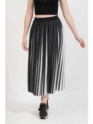Karl Lagerfeld Women's Skirt Black