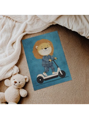 Domirus Scooter Süren Aslan Çocuk Odası Posteri Çerçevesiz Poster Duvar Dekorasyonu