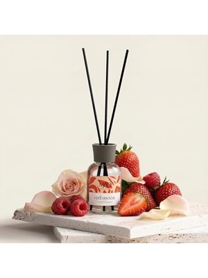 Mad Red Ortam Kokusu – Nar, Ahududu ve Karamel ile Meyvemsi, Çiçeksi ve Çarpıcı-Bambu Çubuklu 50 ml