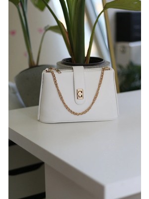 Moom Bag Kadın Beyaz Kilit Zincir Detaylı Askılı Omuz Çantası