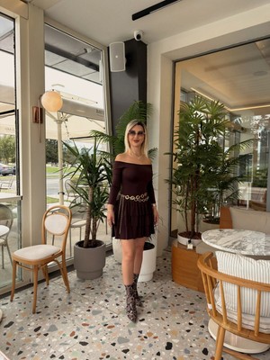 Harmony Fashion Kahverengi Madonna Yaka Fırfırlı Elbise