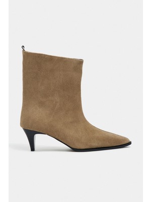 Nişantaşı Shoes Harper Rome Bej Hakiki Süet Kitten Topuk Sivri Burun Kadın Bootie