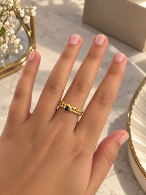 Mare Butik Siyah Taş Detaylı Gold Çelik Yüzük