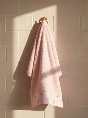 Lc Waikiki Yeni Sezon Pembe Fiyonk Desenli Bordür Detaylı Pamuklu Yüz Havlusu 50X80 cm