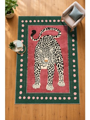 Rug Season Leopar Desenli Dekoratif Halı – Pembe Yeşil Modern Hayvan Figürlü Yıkanabilir Salon Halısı