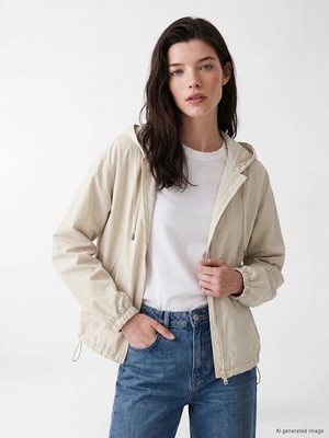 Lc Waikiki Yeni Sezon Bej Kapüşonlu Oversize Kadın Yağmurluk