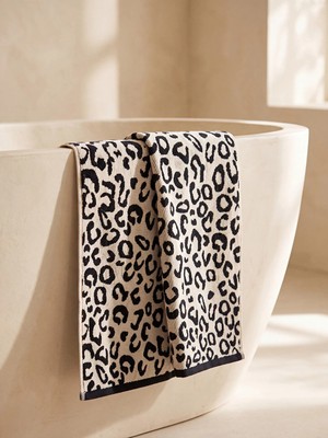 Lc Waikiki Yeni Sezon Karışık Leopar Desenli Banyo Havlusu 70X140 cm