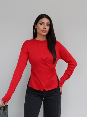Esra Helvacı Bel Düğmeli Asimetrik Kesim Kazak