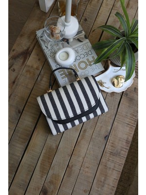 Moom Bag Kadın Siyah Çizgi Detaylı Kanvas Oval Kapak Detaylı Askılı Omuz Çantası