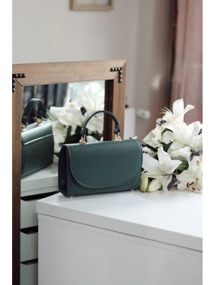 Moom Bag Kadın Haki Oval Kapak Detaylı Askılı Omuz Çantası