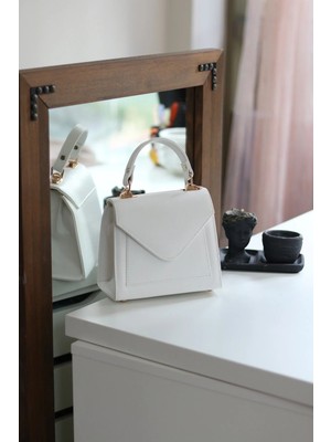 Moom Bag Kadın Beyaz Kapak Detaylı Askılı Omuz Çantası