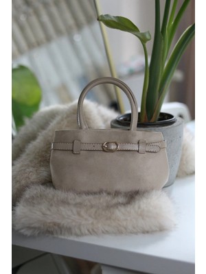Moom Bag Kadın Krem Süet Toka Detaylı Askılı Omuz Çantası