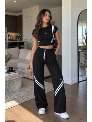 Kadın Şerit Detaylı Crop Top ve Yüksek Bel Bol Paça Pantolon Ikili Takım