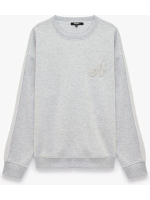 Koton Şardonlu Rahat Kalıp Dikiş Detaylı Uzun Kollu Nakışlı Sweatshirt