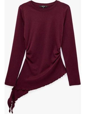 Koton Pamuklu Bisiklet Yaka Uzun Kollu Slim Fit Drapeli Mürdüm Rengi Asimetrik Bluz