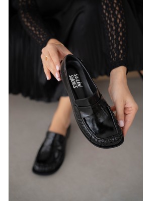 Selin Shoes Blaine Hakiki Deri Büzgülü Küt Burun Kadın Loafer- Siyah Rugan