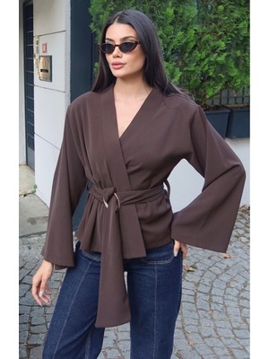 Kechi Woman Krep Kumaş Kruvaze Kemerli Kimono Bluz — Kahverengi