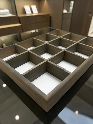 Maison Luré 12’li Bölmeli Ahşap Takı Organizer, Şık ve Dayanaklı Stand Makyaj & Takı Organizeri