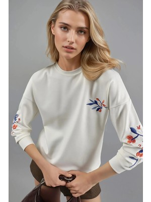 Hiccup Kadınlar Bersan Kadın Bisiklet Yaka Sweatshirt Tozlu Beyaz