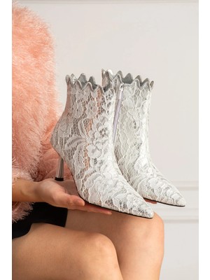 Dabab Shoes Mona Kadın Gümüş Dantel Işlemeli Sivri Burun Sıcak Astarlı Fermuarlı 7 cm Ince Topuklu Bot Bootie