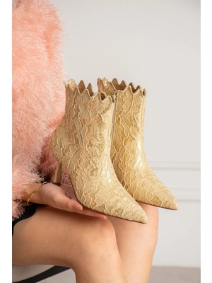Dabab Shoes Mona Kadın Gold Dantel Işlemeli Sivri Burun Sıcak Astarlı Fermuarlı 7 cm Ince Topuklu Bot Bootie
