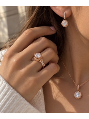 Alyans Model Royal Işıltı Rose Gold Swarovski Taşlı Takı Seti – Tektaş Yüzük, Kolye & Küpe
