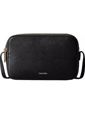 Calvin Klein Kadın Parlak Deri Fermuar Kapama Ayarlanabilir Askı Ck Yazı Desen Siyah1 Çanta LV04F3276G-UB1