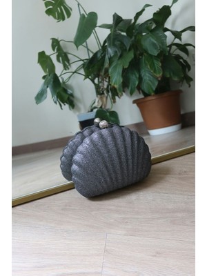 Moom Bag Taşlı Istiridye Simli Zincirli Çanta