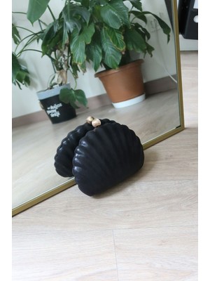 Moom Bag Taşlı Istiridye Simli Zincirli Çanta