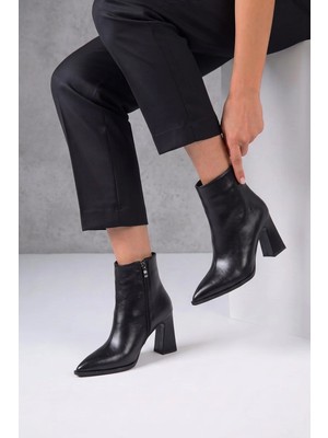 Stilbagshoes Kavor Sivri Burun Önden Dikişli Kadın Bot Siyah