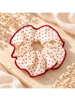 Kumru Studio Krem Kırmızı Puantiyeli Fırfır Kenarlı Scrunchie Saç Tokası