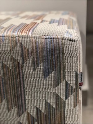 Maison Luré Renkli Geometrik Desen Kumaş Puf Modern Salon Dekorasyonu Puf & Bench