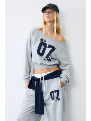 DeFacto Oversize Kayık Yaka Baskılı Kalın Crop Sweatshirt I6355AX26AU