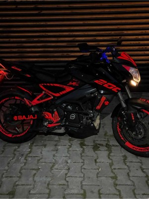Kaplama Merkezi Bajaj NS200 Reflektif Kırmızı (Gece Parlayan ) Body Kit (Jant Sticker Dahil)