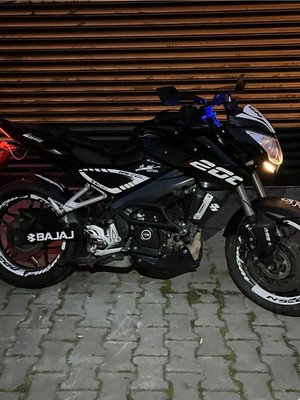 Kaplama Merkezi Bajaj NS200 Reflektif Beyaz (Gece Parlayan ) Body Kit (Jant Sticker Dahil)