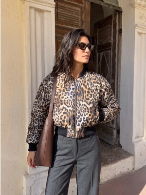 Juuuj Çok Renkli Leopar Desenli Ribana Detaylı Fermuarlı Crop Form Şişme Mont