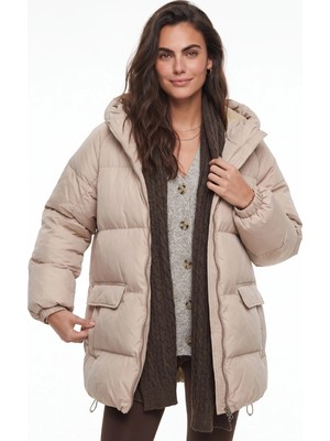 Juuuj Bej Polyester Kumaş Kapüşonlu Yarasa Kol Oversize Kesim Fermuarlı Cepli Şişme Mont