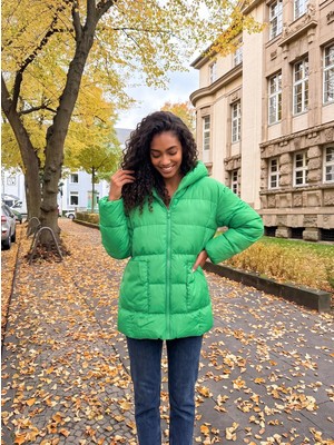 Juuuj Yeşil Polyester Dokuma Kapüşonlu Düşük Omuz Oversize Fermuarlı Cepli Şişme Mont
