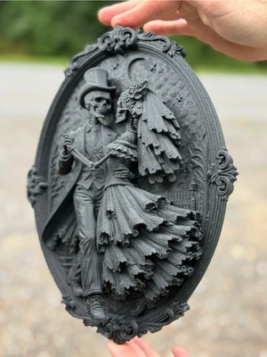 Szd Design Iskelet Gelin ve Damat Figürlü Dekoratif Oval Duvar Panosu Dans Eden Iskeletler Konseptli Romantik Gotik Duvar Dekoru Barok Çerçeveli Iskelet Çift Duvar Aksesuarı Halloween Cadılar Bayramı