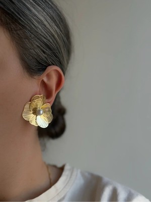Owentis Gold Çiçek Form Leyla Model Arielle Küpe Gold