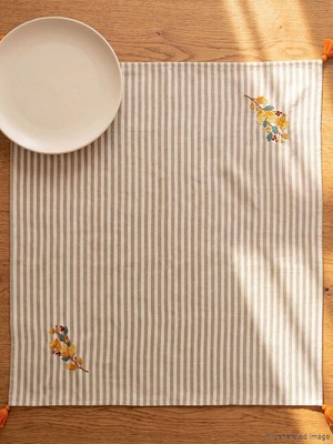 LC Waikiki Çizgili Nakışlı Püsküllü Masa Örtüsü 90X90 cm  (W6)