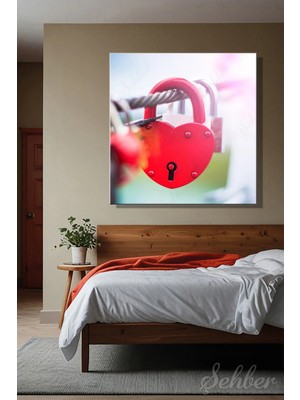 Şehzat Design Parlak Kırmızı Renkli Kalp Şeklinde Romantik Bir Ask Kilidi Kare Kanvas Tablo Tekli 3960