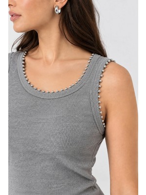 İnci Türkay Kadın Tasarım Kaşkorse Simli Kumaş Inci Işleme Detaylı Atlet Taş Detaylı Gri Slim T-Shirt
