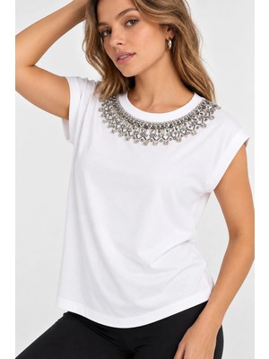 İnci Türkay Kadın Tasarım T-Shirt Taş ve Boncuk Işleme Detaylı Düşük Duble Kol Beyaz Bluz