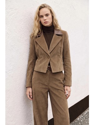 Sateen Bedene Oturan Kadife Ceket - Camel