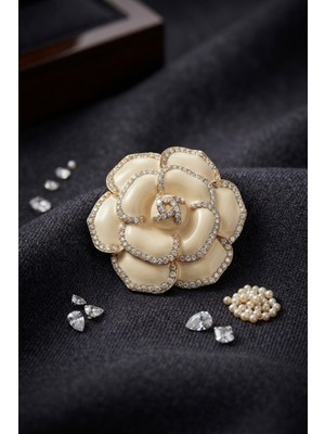 Efnaz Style Gold Krem Renk Zirkon Taşlı Gül Model Broş